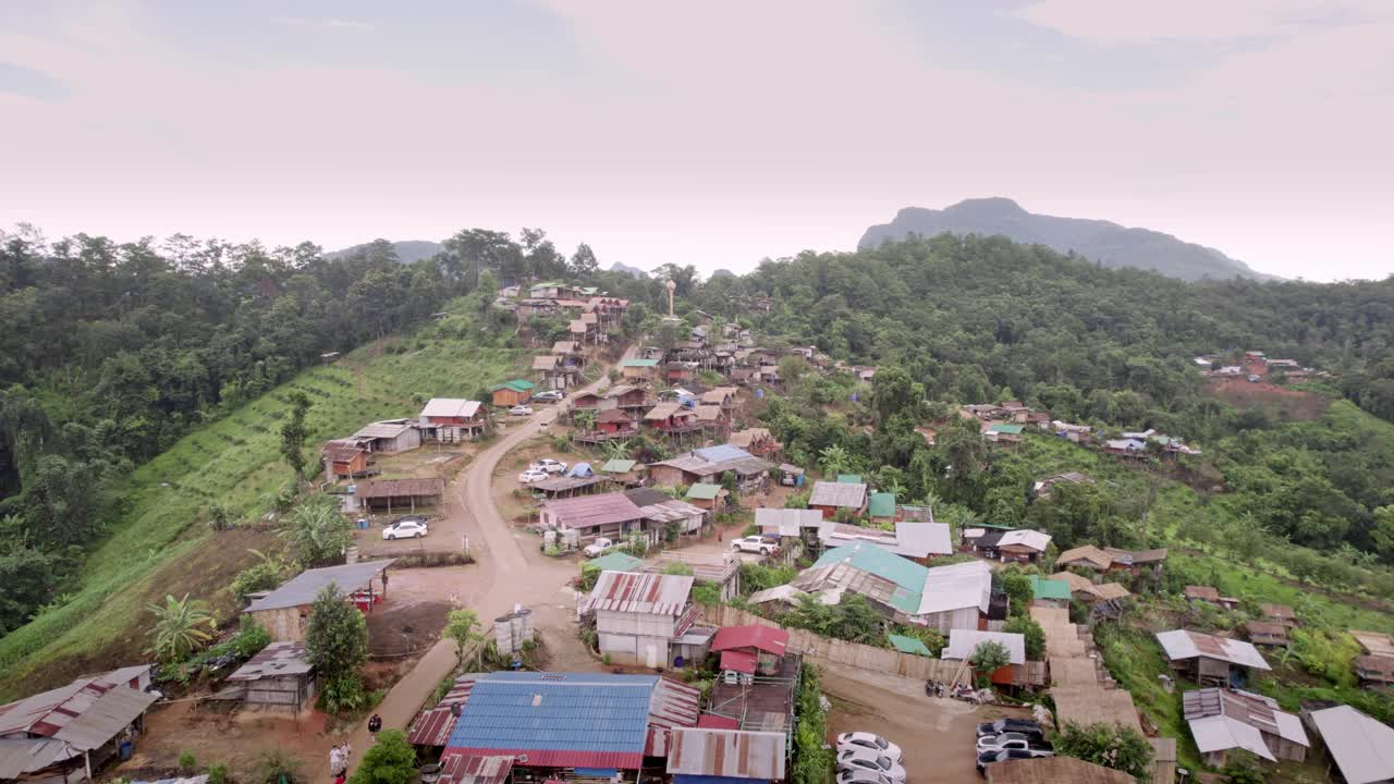 鸟瞰风景如画的Ban Jabo村，Pang Mapha, Mae Hong Son，泰国。视频素材