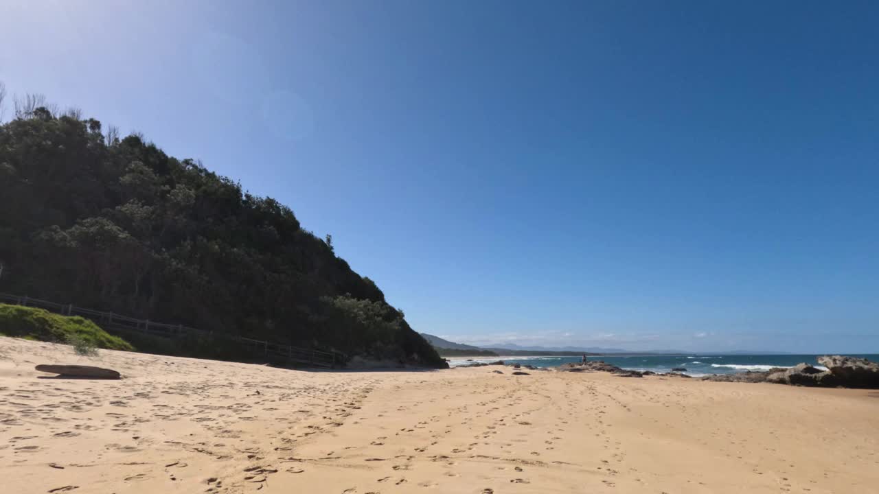 宁静的海滩海浪在南布卡视频素材