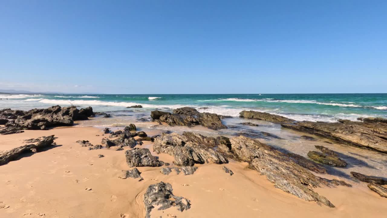 Nambucca Heads Beach阳光明媚的一天视频素材