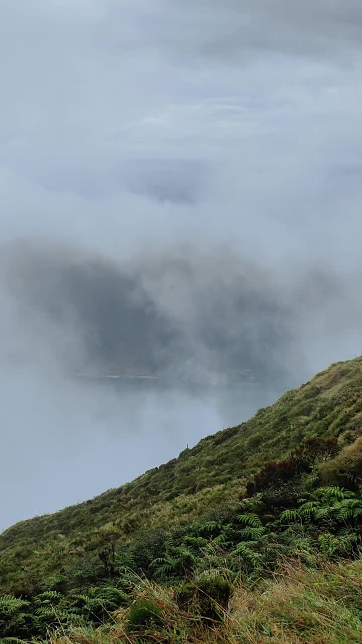 浓雾笼罩着福戈湖视频下载