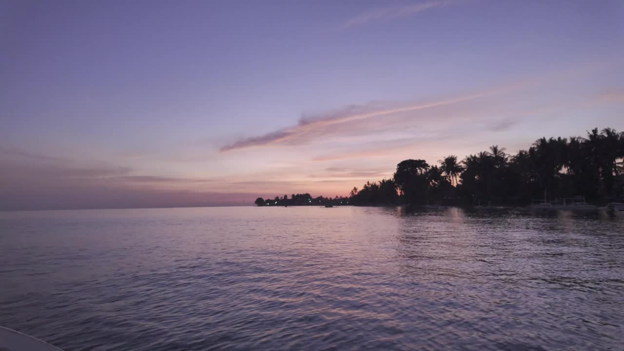 Jukung船在洛维纳海滩，Buleleng，巴厘岛，印度尼西亚视频素材