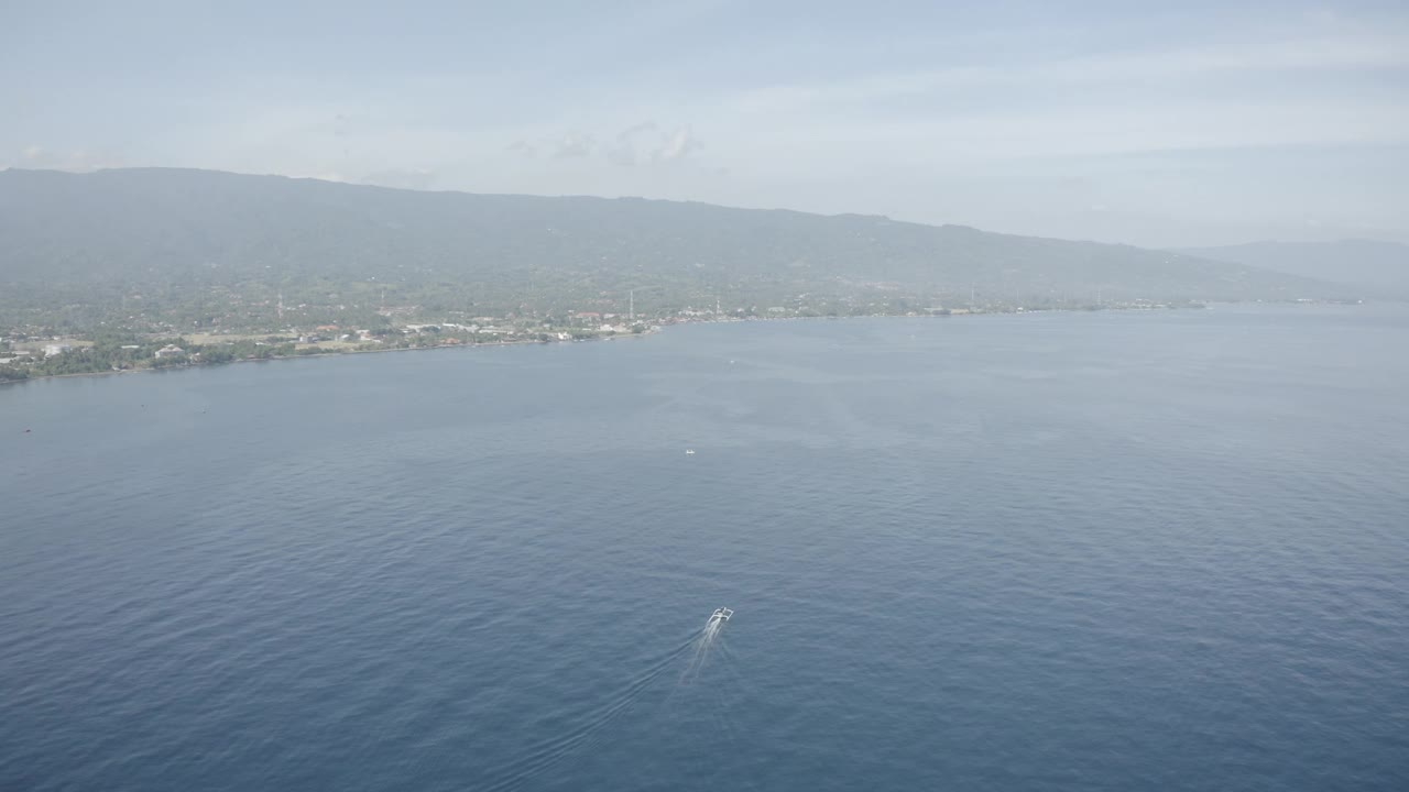 Jukung船在洛维纳海滩，Buleleng，巴厘岛，印度尼西亚视频下载