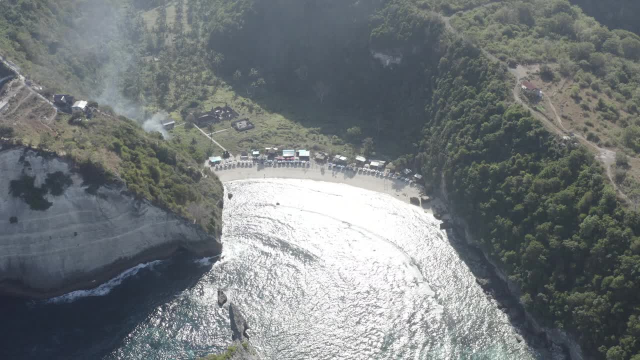 阿图海滩，钻石海滩，佩尼达岛，印度尼西亚视频下载