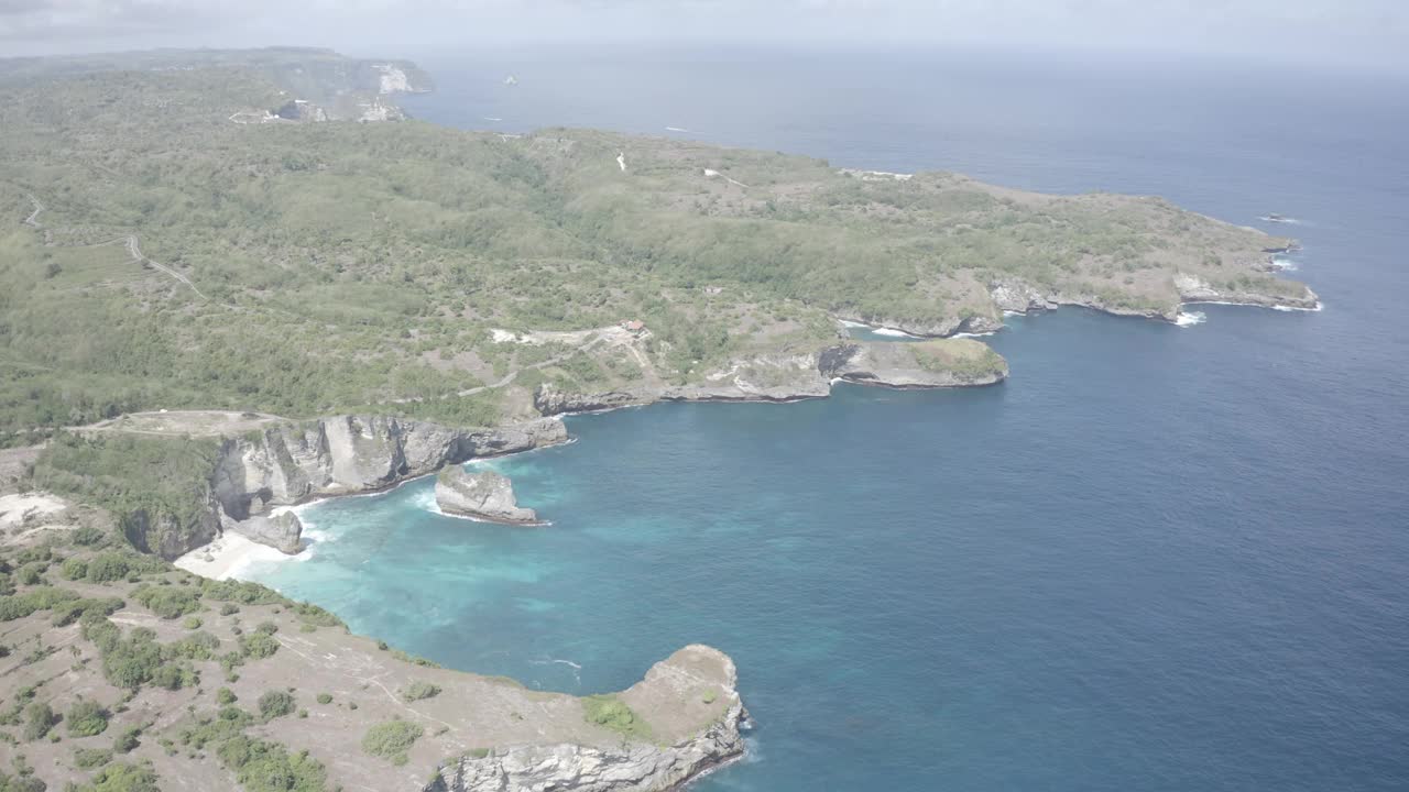 破碎的海滩，天使Billabong，佩尼达岛，印度尼西亚视频下载