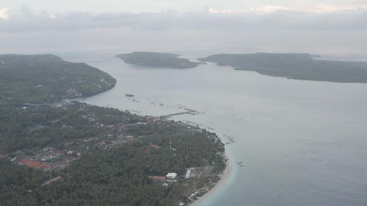 Jukung船在洛维纳海滩，Buleleng，巴厘岛，印度尼西亚视频下载