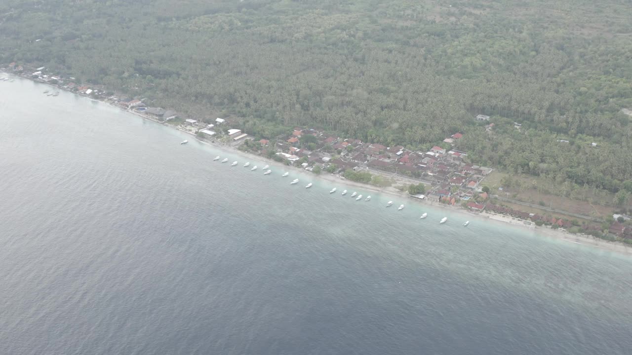 Jukung船在洛维纳海滩，Buleleng，巴厘岛，印度尼西亚视频素材