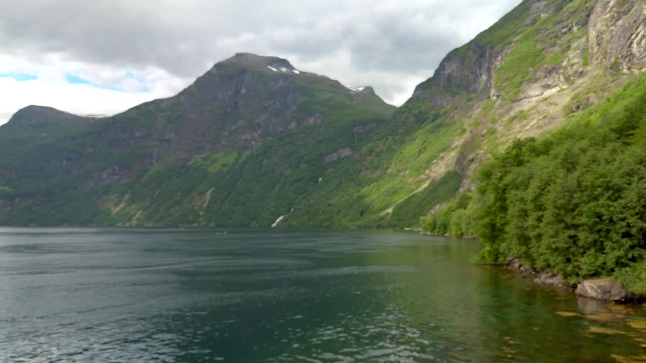 挪威峡湾提供了一个宁静的假期，在原始的自然，Geiranger，挪威视频素材