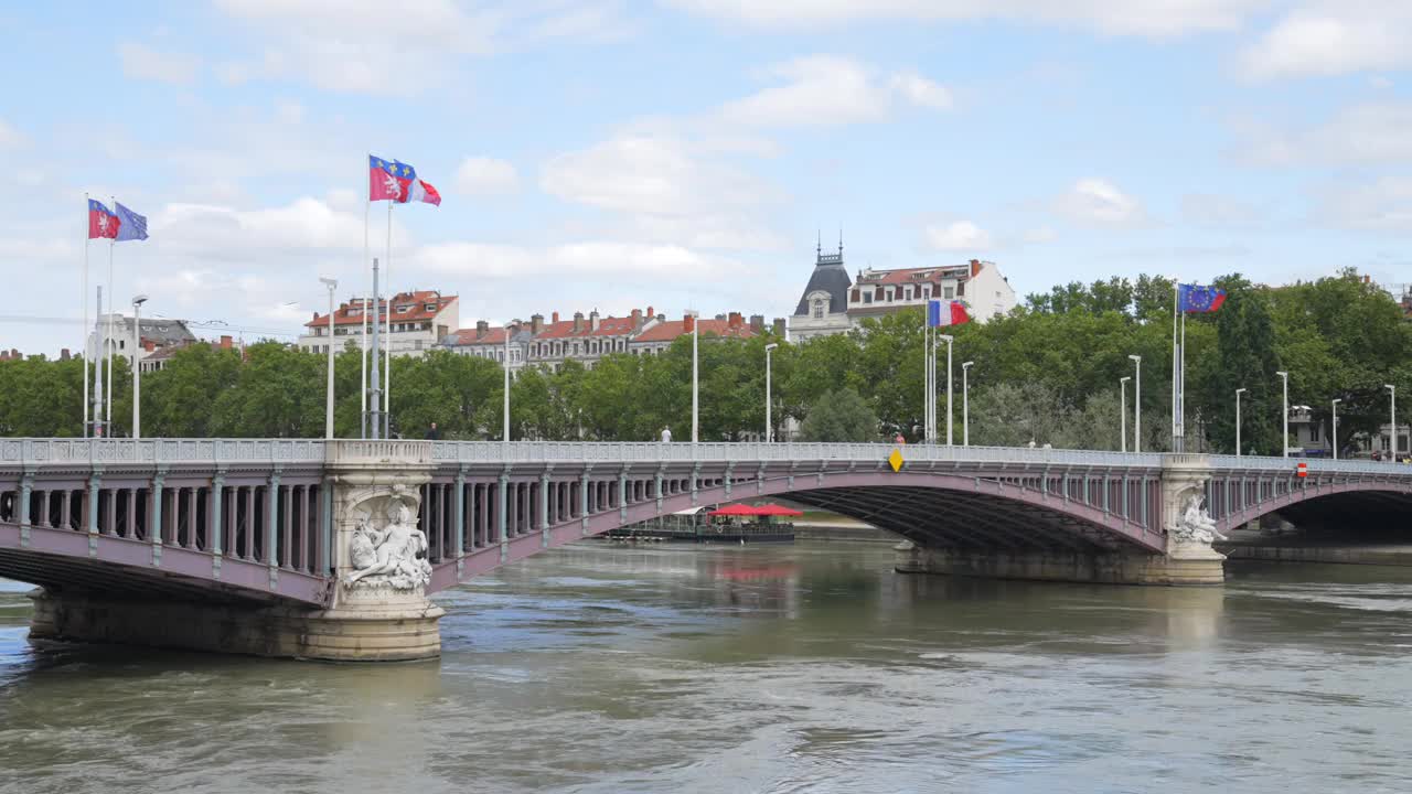 法国里昂市的Rhône河视频素材