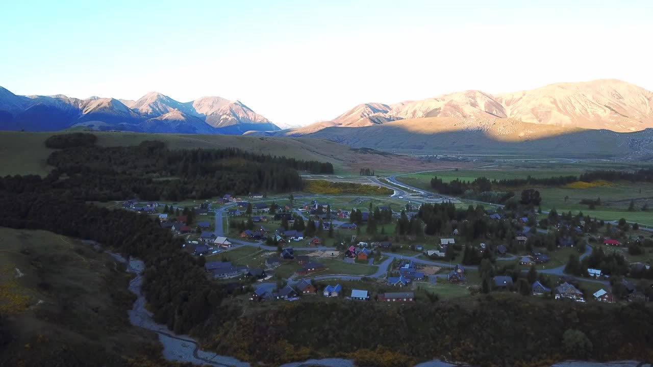 新西兰城堡山镇的无人机视图视频下载