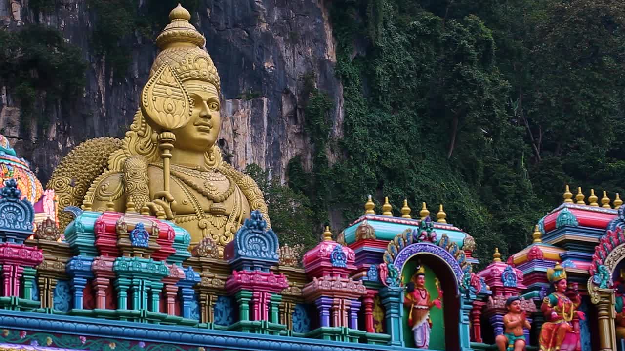 穆卢干寺的彩色楼梯成为马来西亚旅游的新景点视频下载