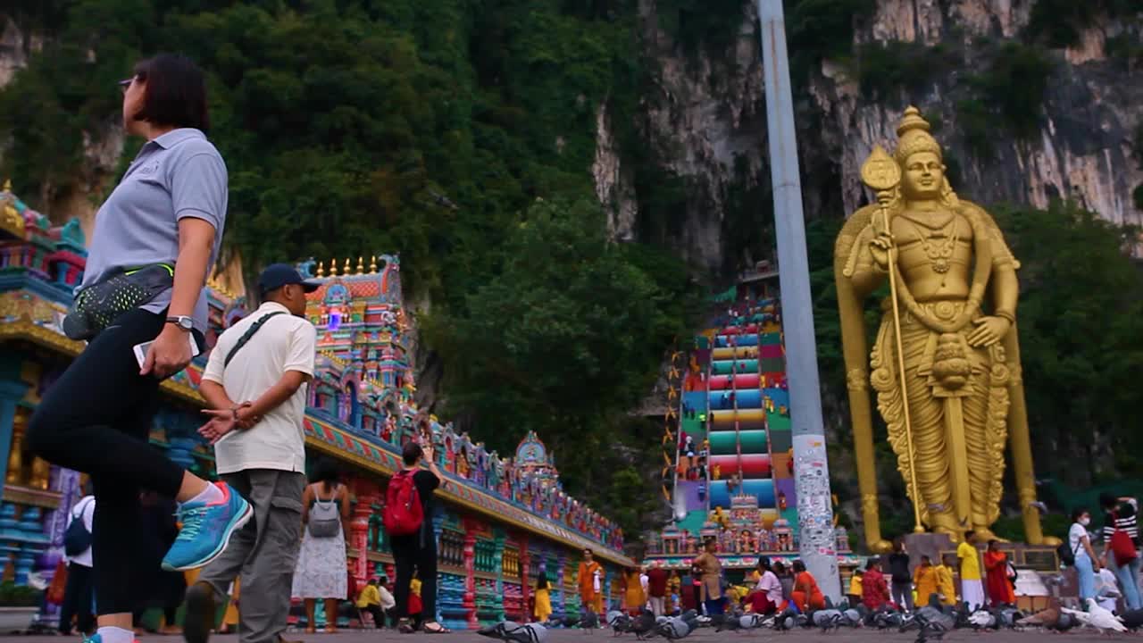 穆卢干寺的彩色楼梯成为马来西亚旅游的新景点视频下载