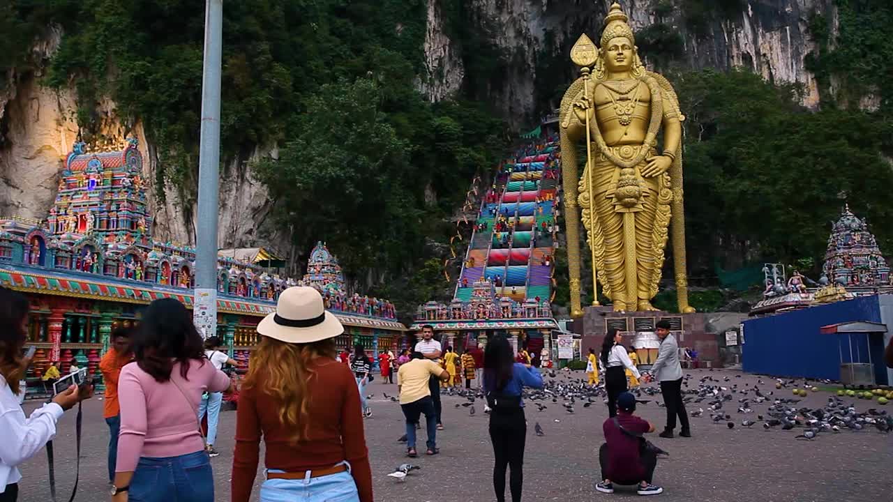 穆卢干寺的彩色楼梯成为马来西亚旅游的新景点视频下载