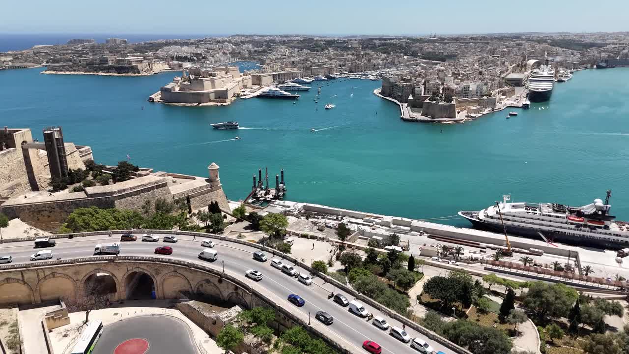 飞往马耳他三个城市(Vittoriosa, Senglea, Cospicua)视频素材