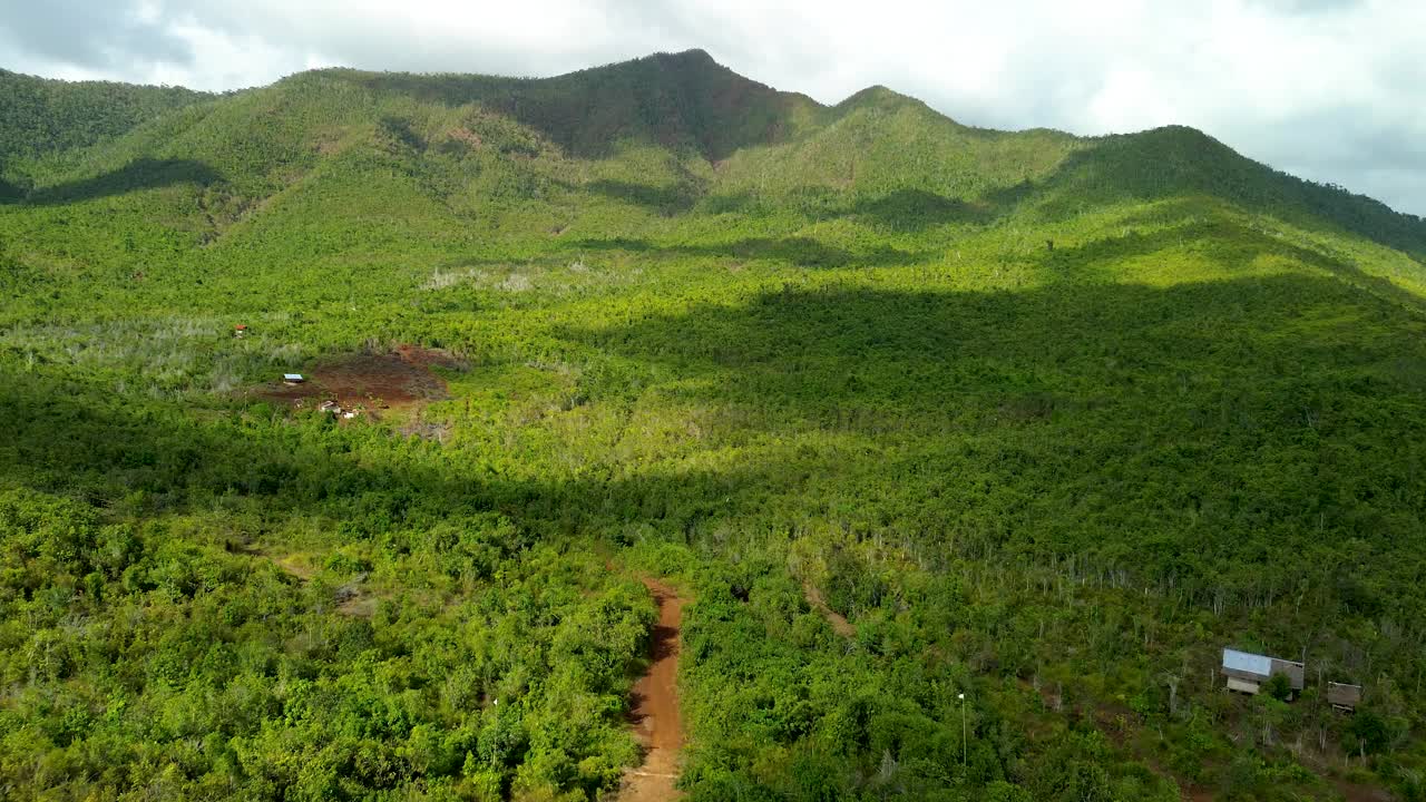 巴枯干山脉巴拉望远景的崎岖之美视频下载