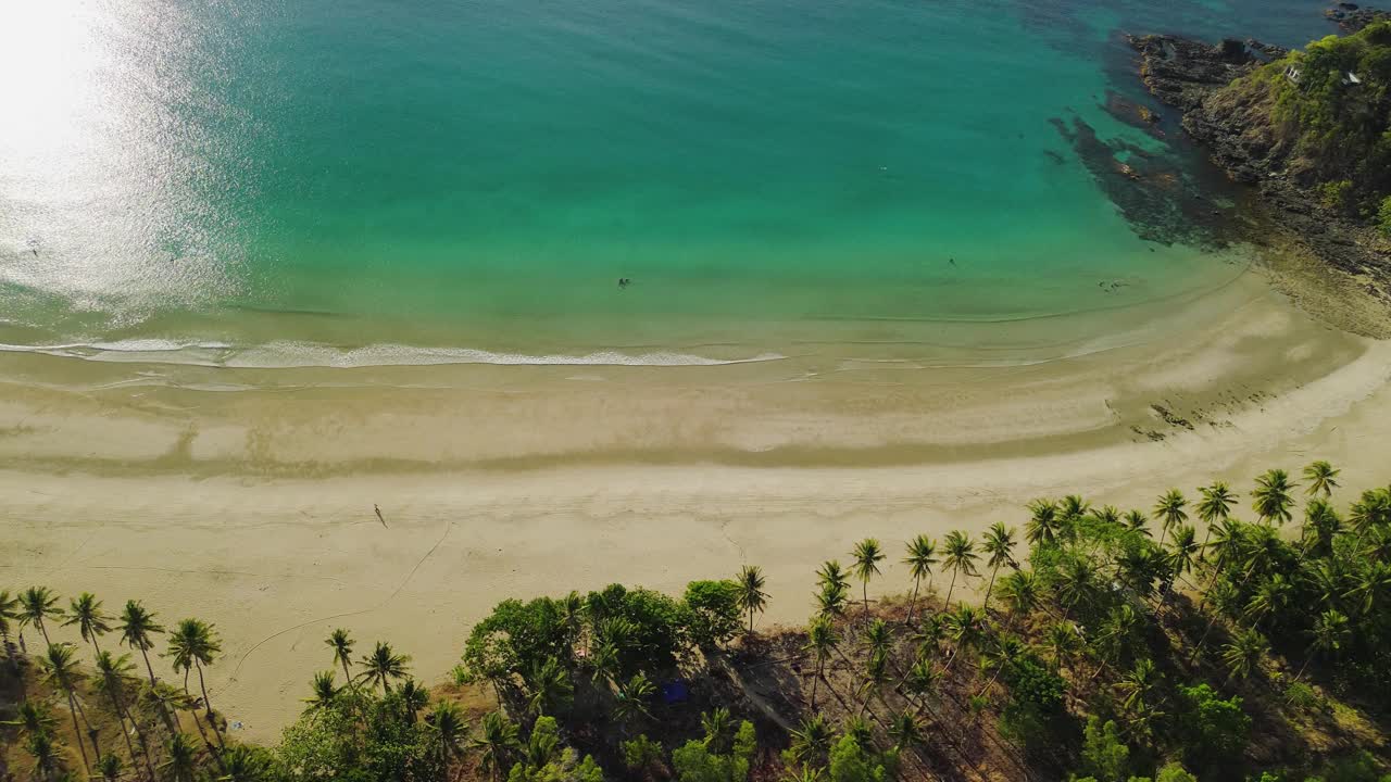 Nagtabon海滩的海岸线一览无余视频素材