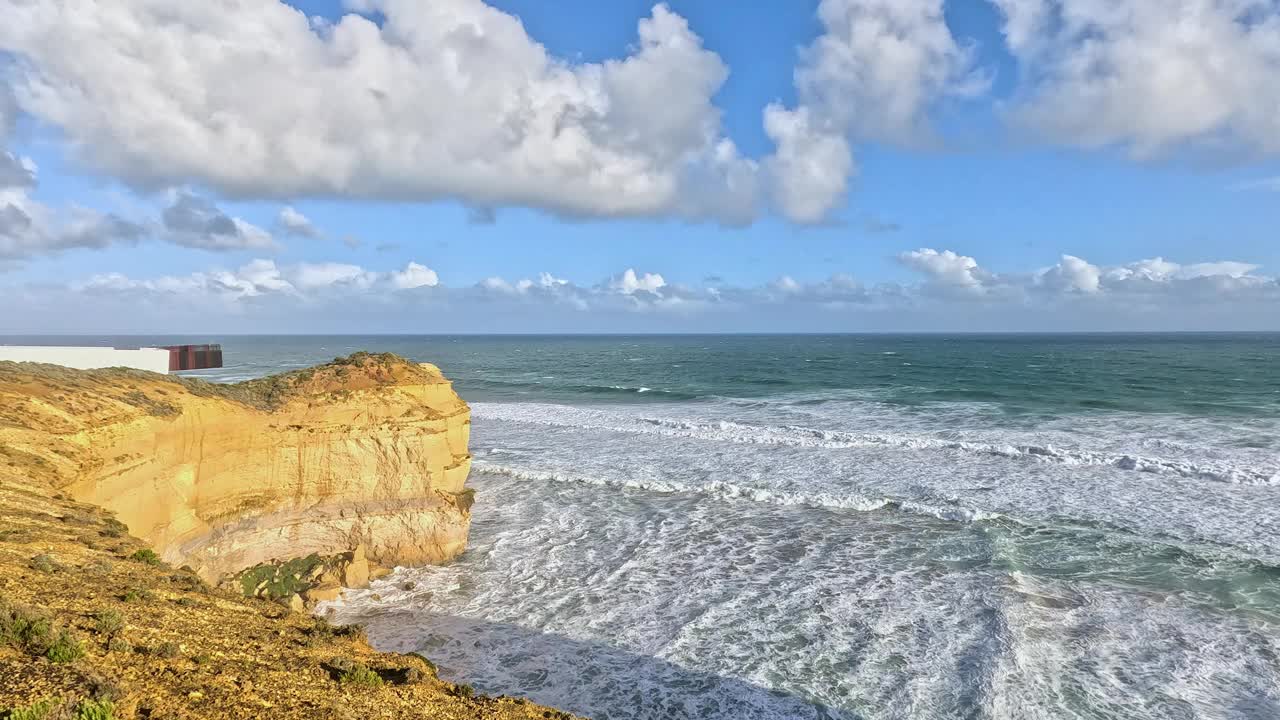 海浪冲击海岸悬崖视频素材