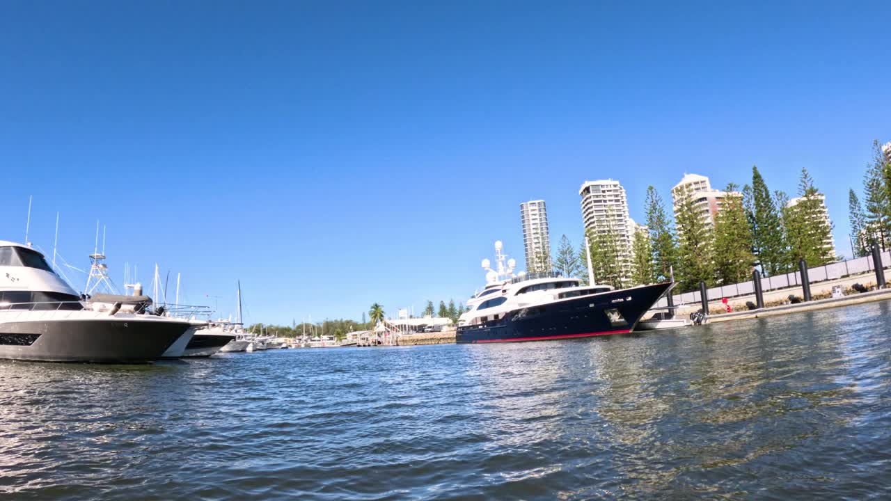 黄金海岸港的游艇视频素材