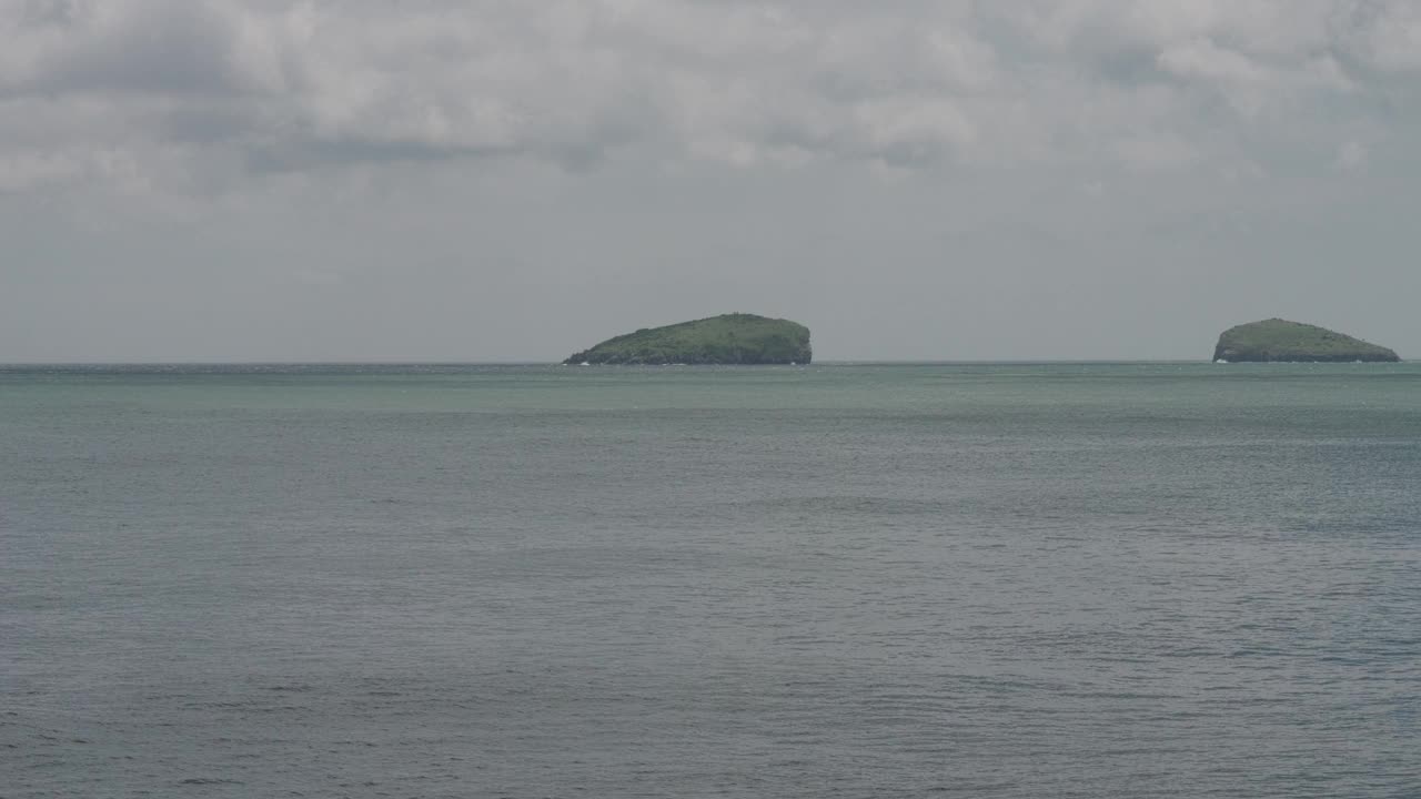 中国黄海云海随时间流逝——宁静的海岸景观视频下载