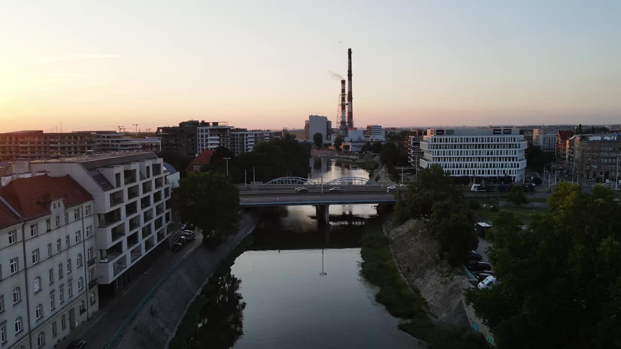 欧洲美丽城市现代住宅区的城市飞行拍摄从无人机弗罗茨瓦夫波兰视频素材