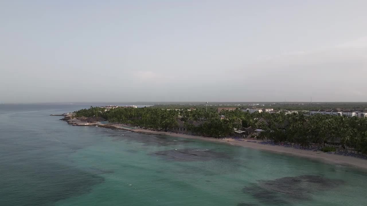 巴亚希贝海滩和加勒比海全景视频素材