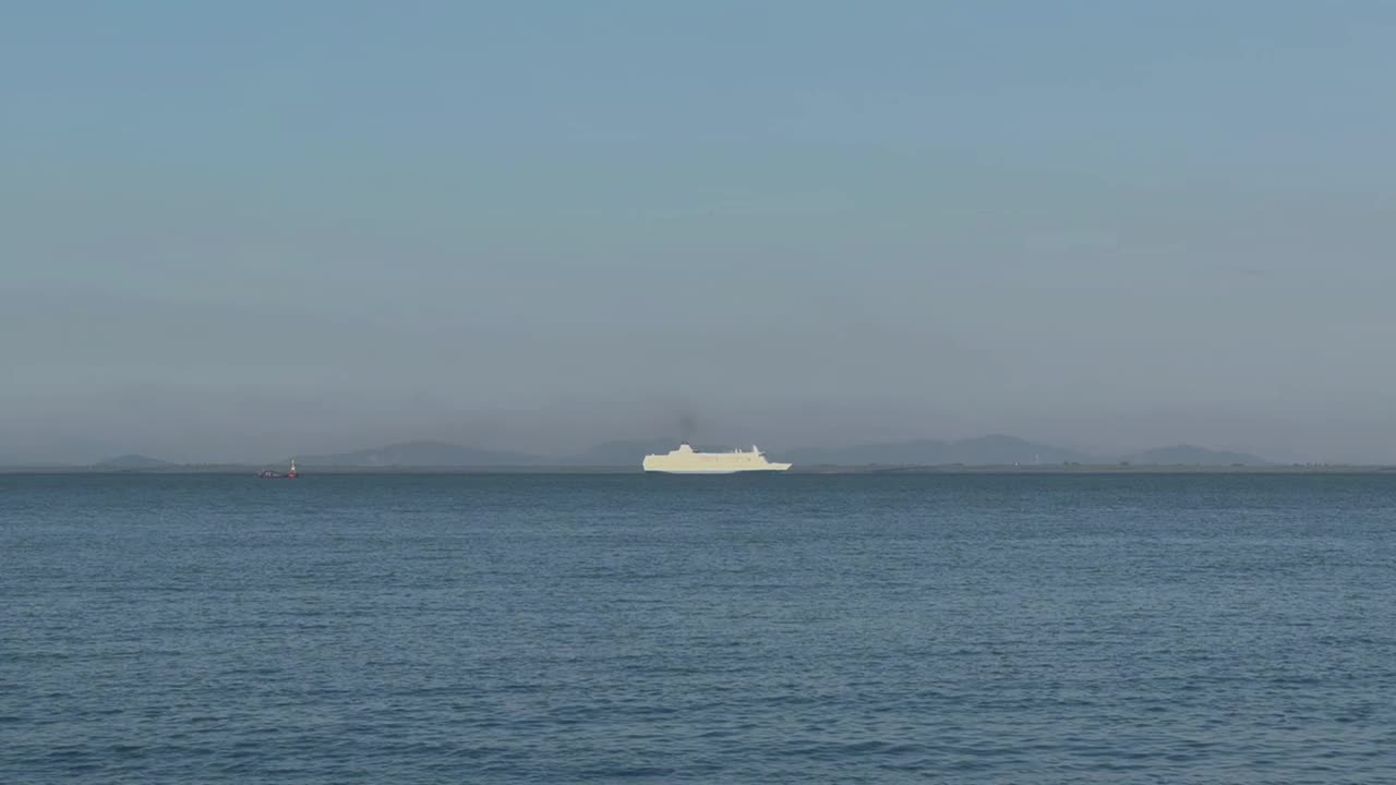 通过马六甲海峡的游轮视频下载