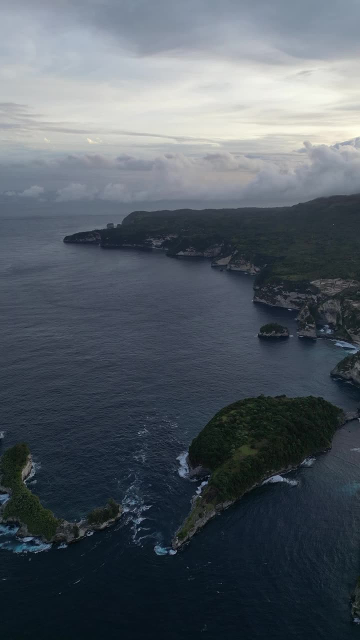 阿图海滩，钻石海滩，佩尼达岛，印度尼西亚视频素材