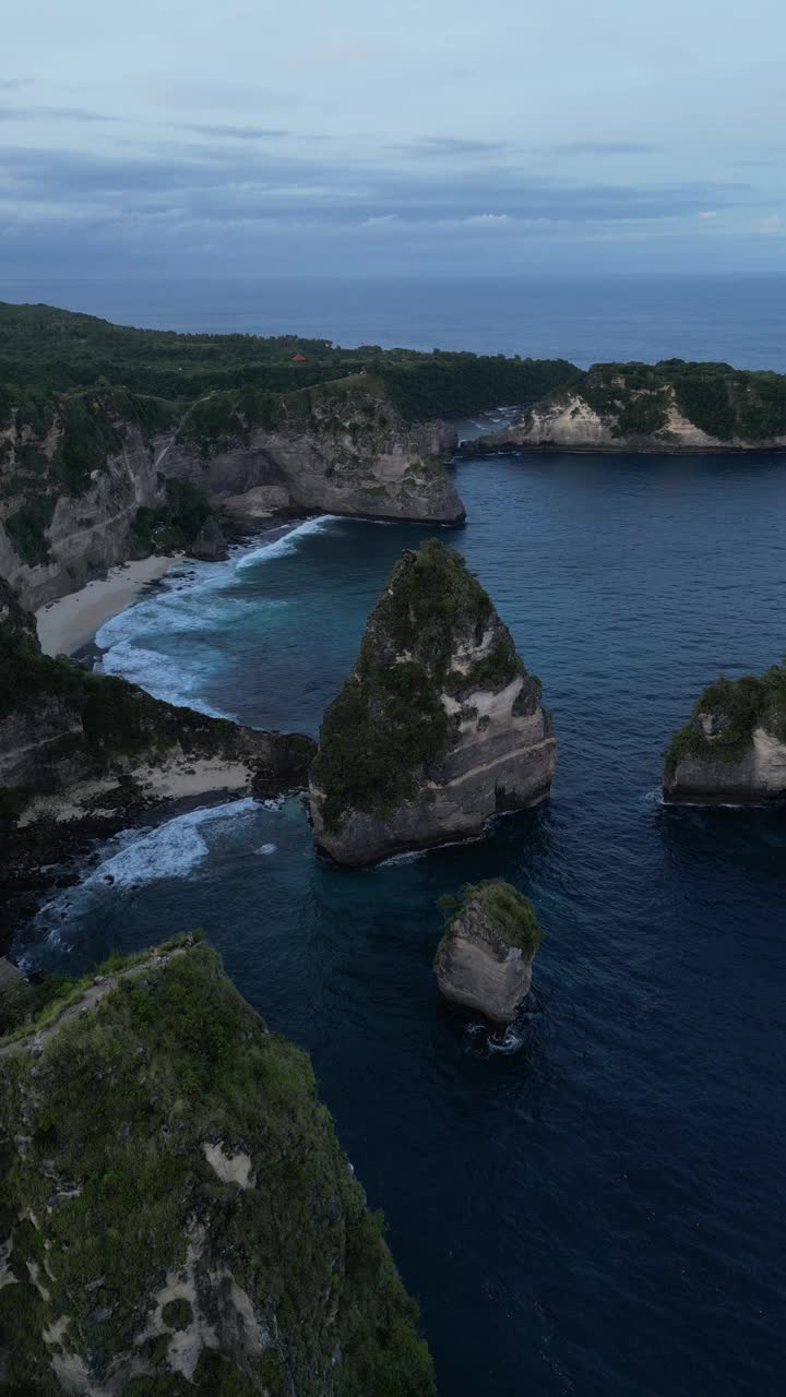 阿图海滩，钻石海滩，佩尼达岛，印度尼西亚视频素材