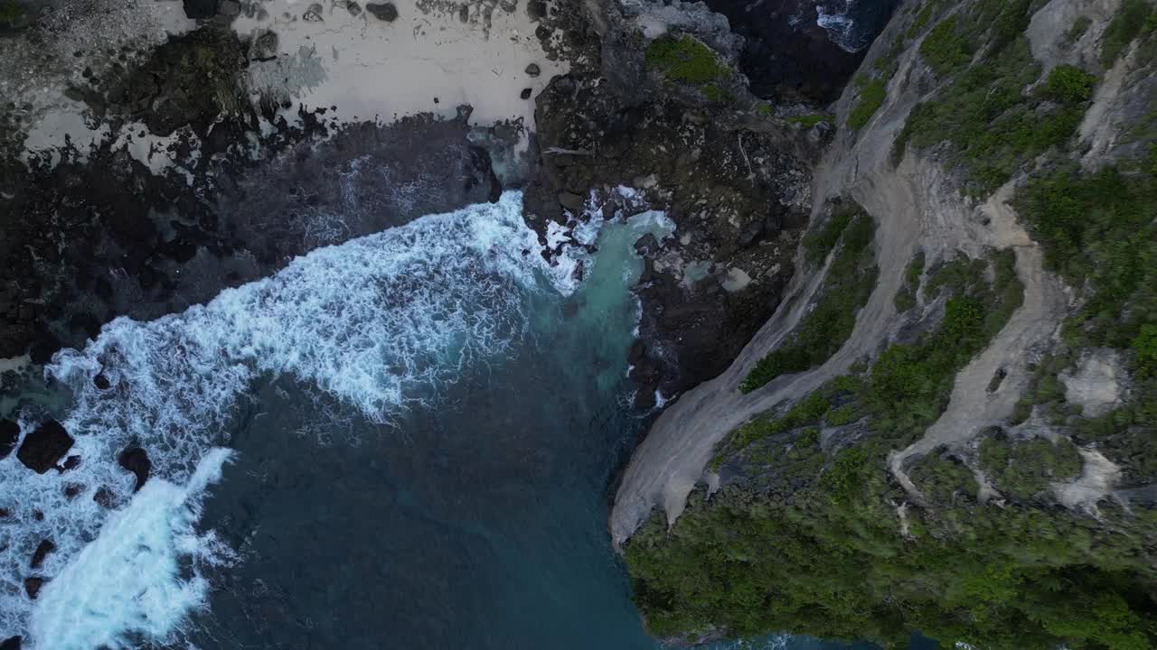 阿图海滩，钻石海滩，佩尼达岛，印度尼西亚视频素材