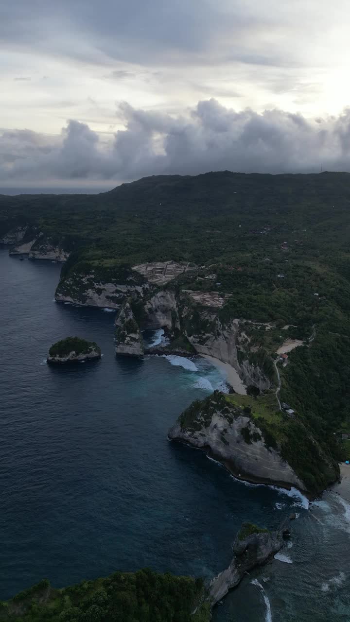 阿图海滩，钻石海滩，佩尼达岛，印度尼西亚视频素材