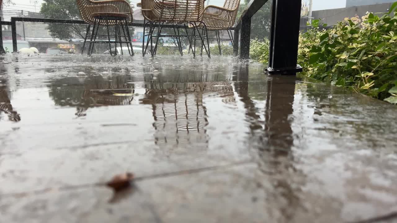 阴雨天气视频下载