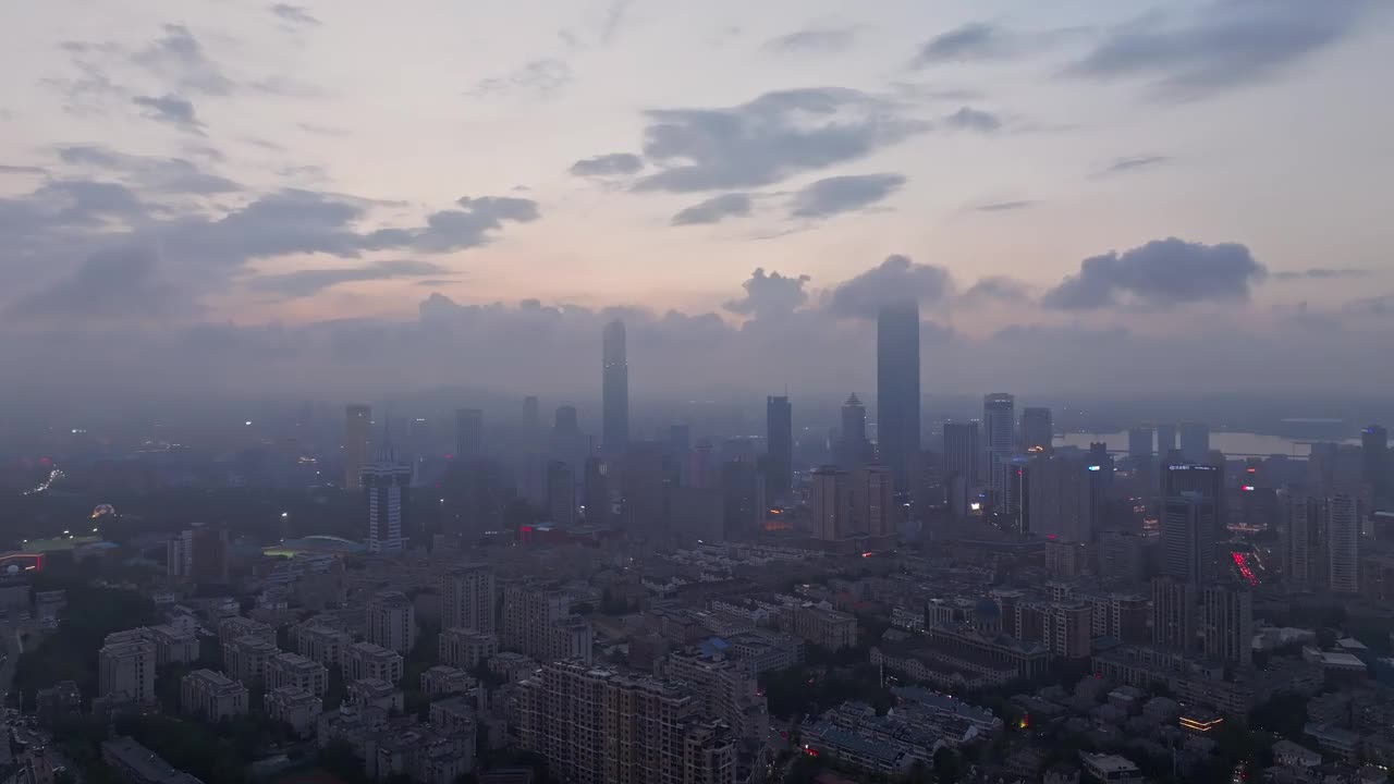 大连市中心摩天大楼的天际线景观视频下载