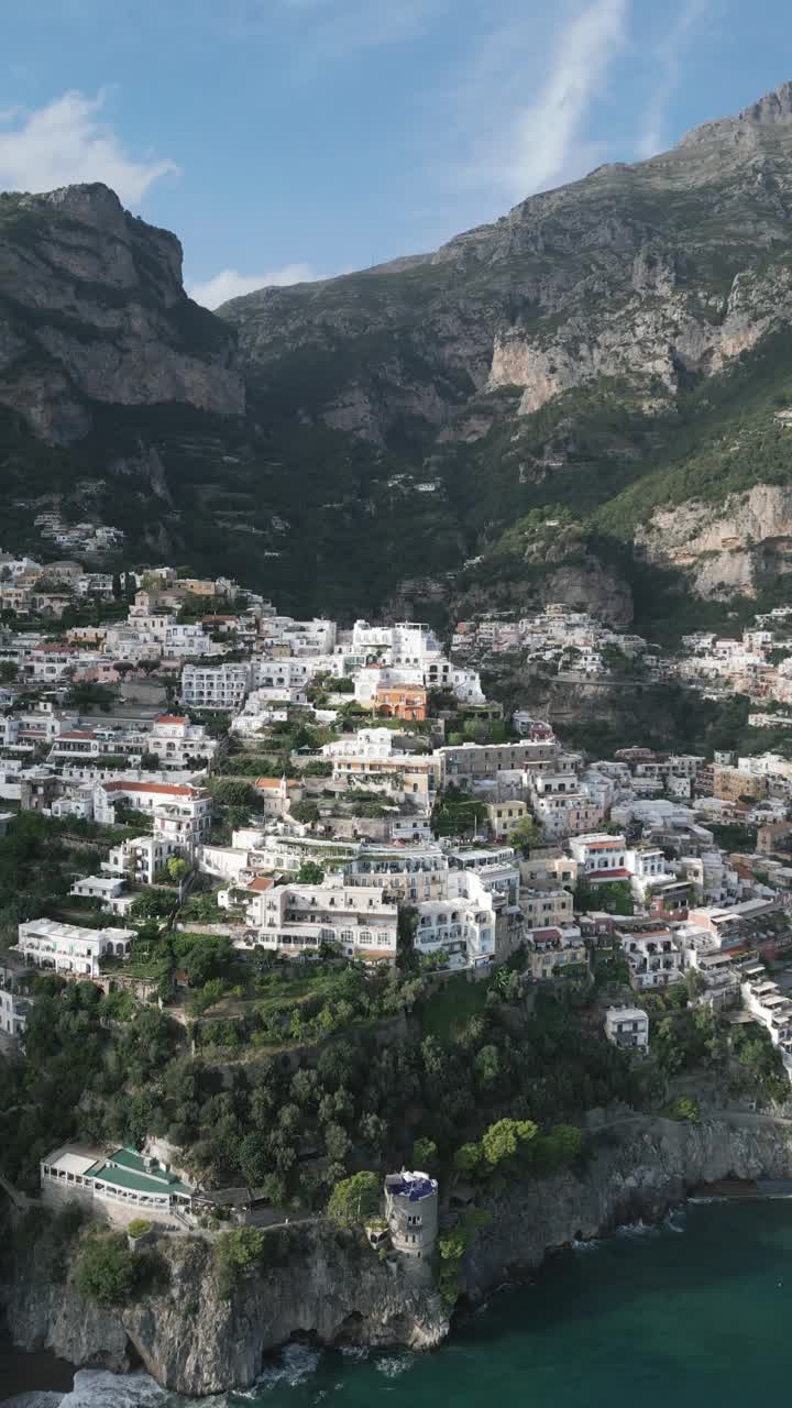 波西塔诺鸟瞰图，意大利南部阿马尔菲海岸的旅游目的地视频素材