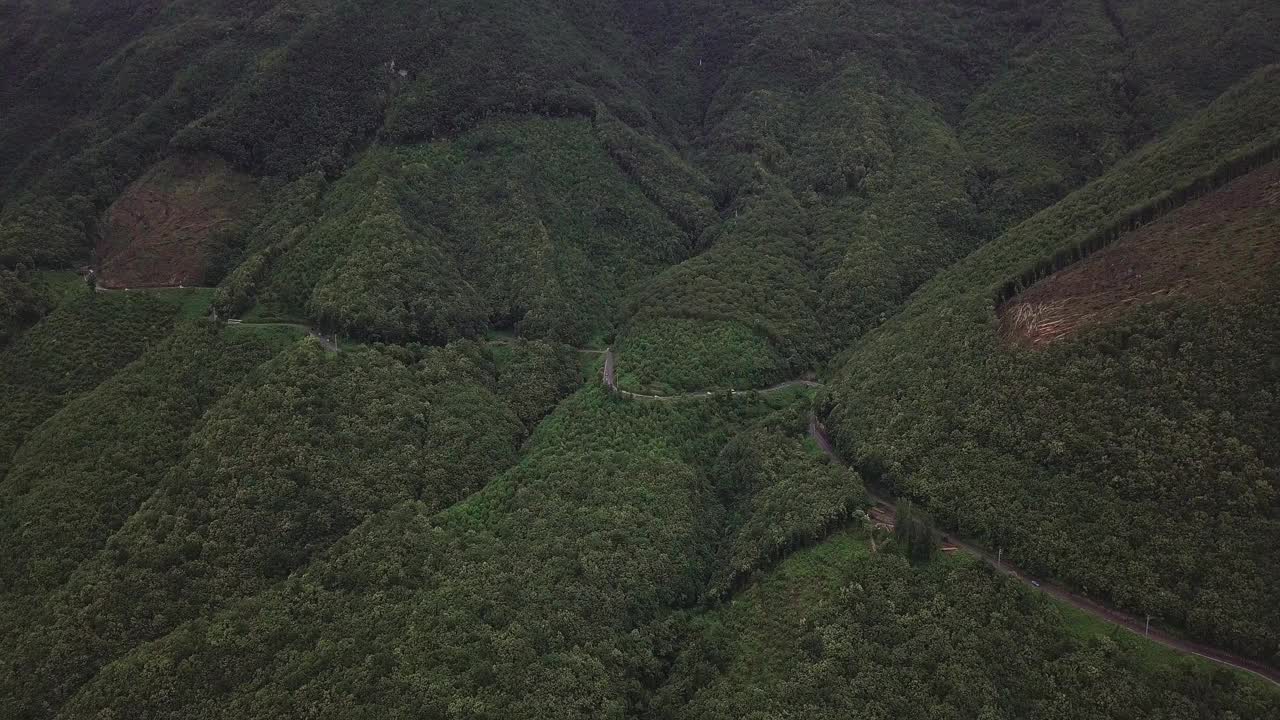 意大利波西塔诺附近美丽道路的航拍视频视频素材