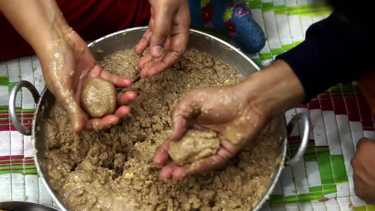 手工制作革粉甜菜或腊渡视频素材