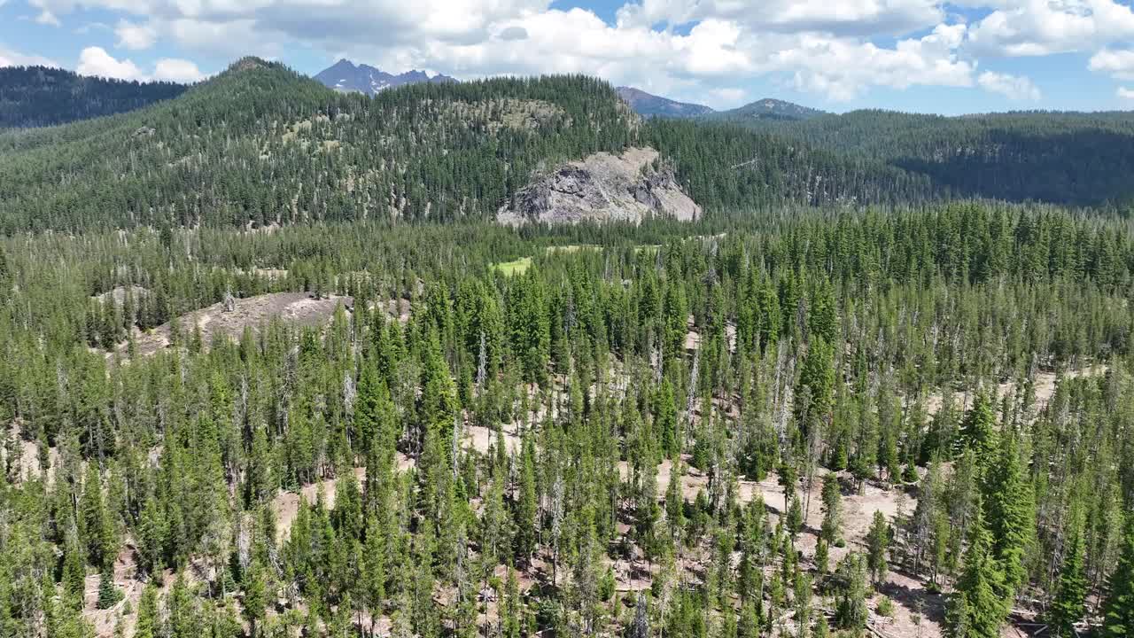 俄勒冈中部山区景观鸟瞰图视频下载