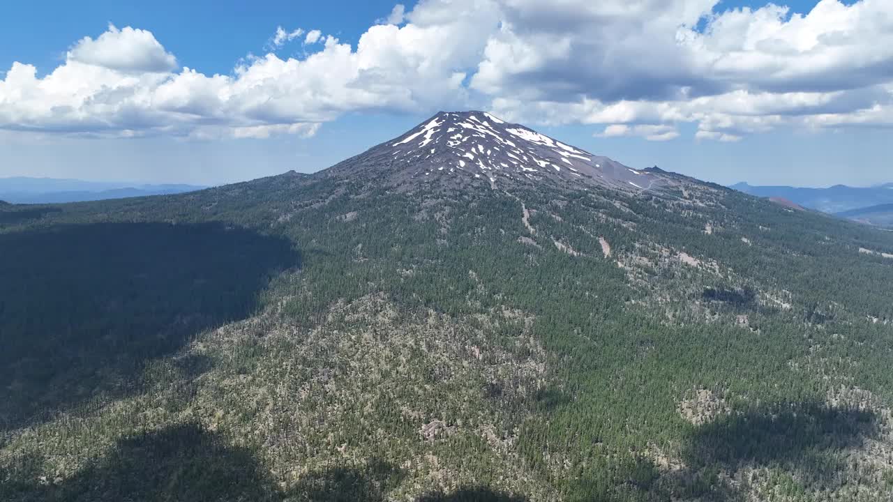 从空中俯瞰学士山，OR，在一个夏日视频下载