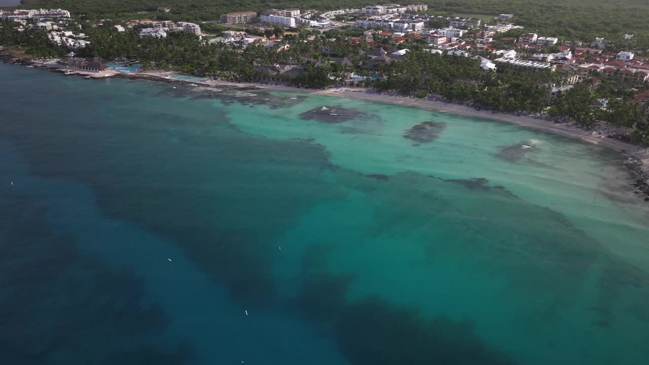 巴亚希贝海岸线和绿松石海洋全景视频素材