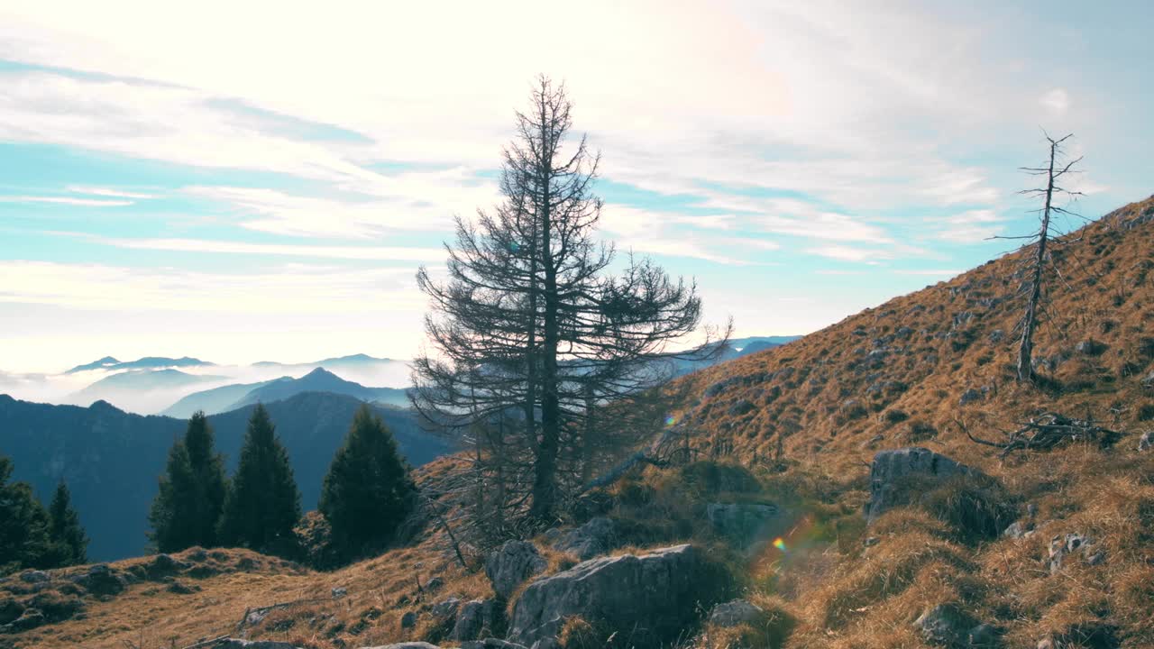 忧郁的山景视频下载