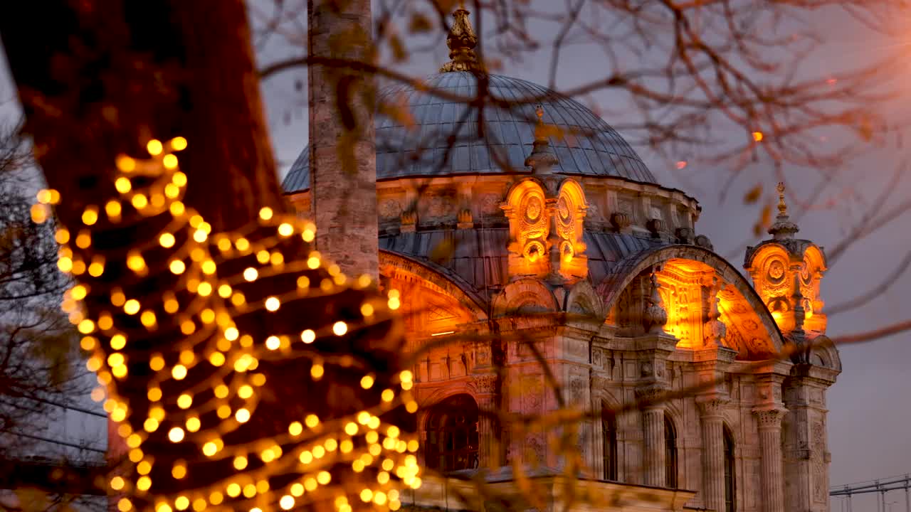 浪漫的黎明Ortaköy清真寺和博斯普鲁斯大桥，伊斯坦布尔视频下载