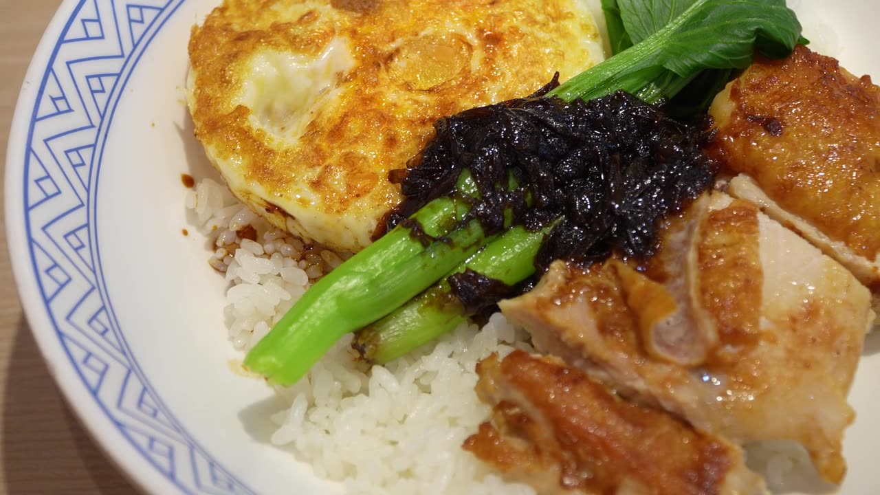 日式照烧鸡配米饭视频素材画面1