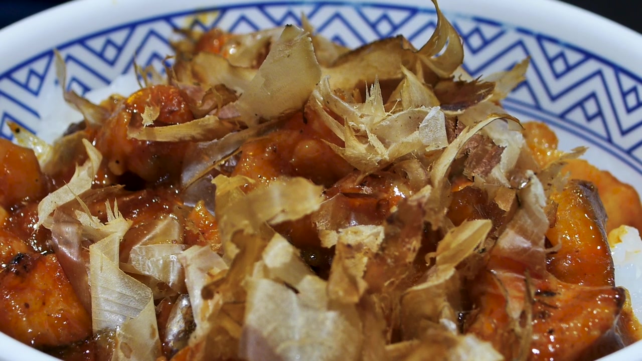 日式照烧鸡配米饭视频素材画面3