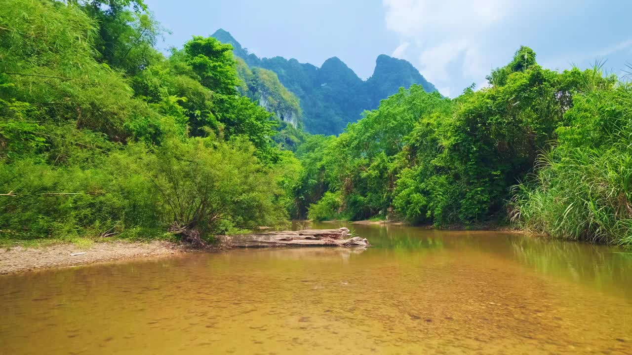 泰国考索的竹筏视频素材