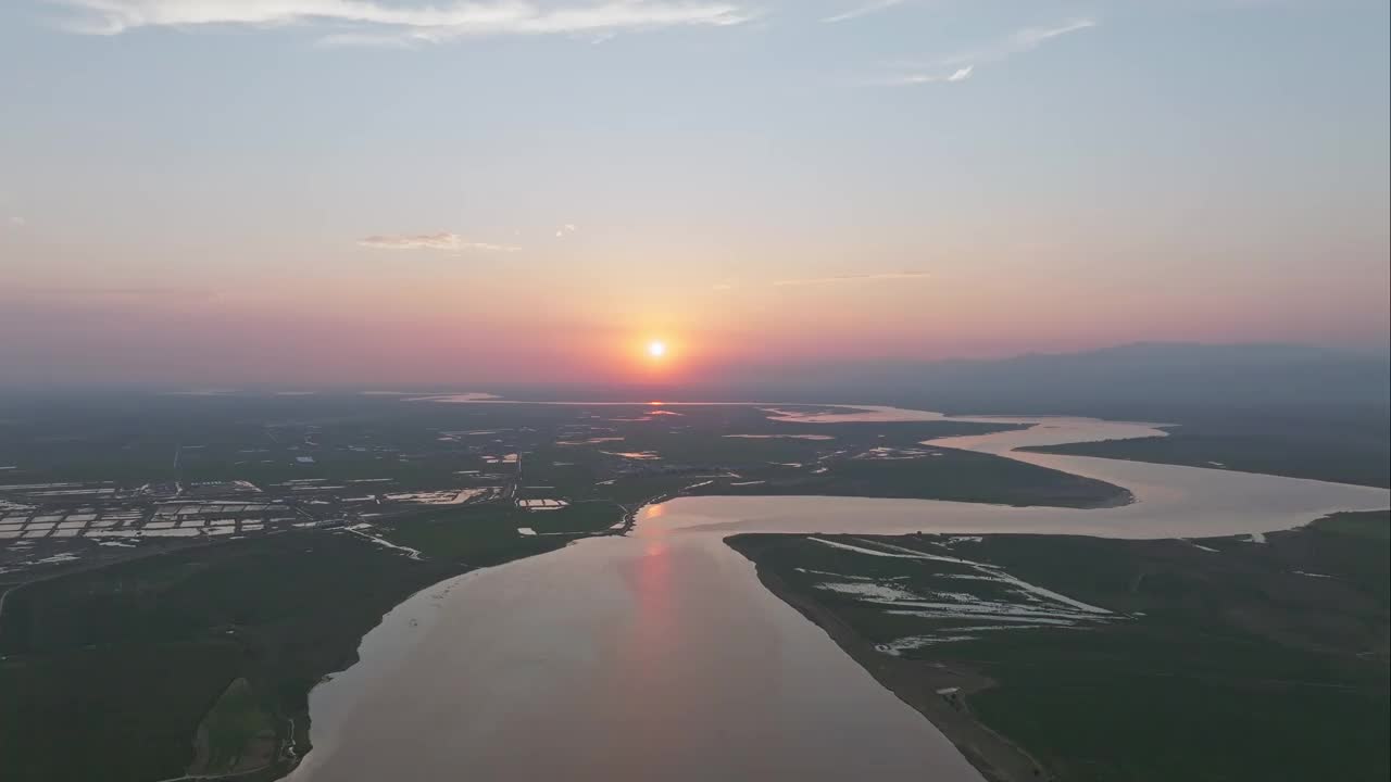 中国黄河日落鸟瞰图视频下载