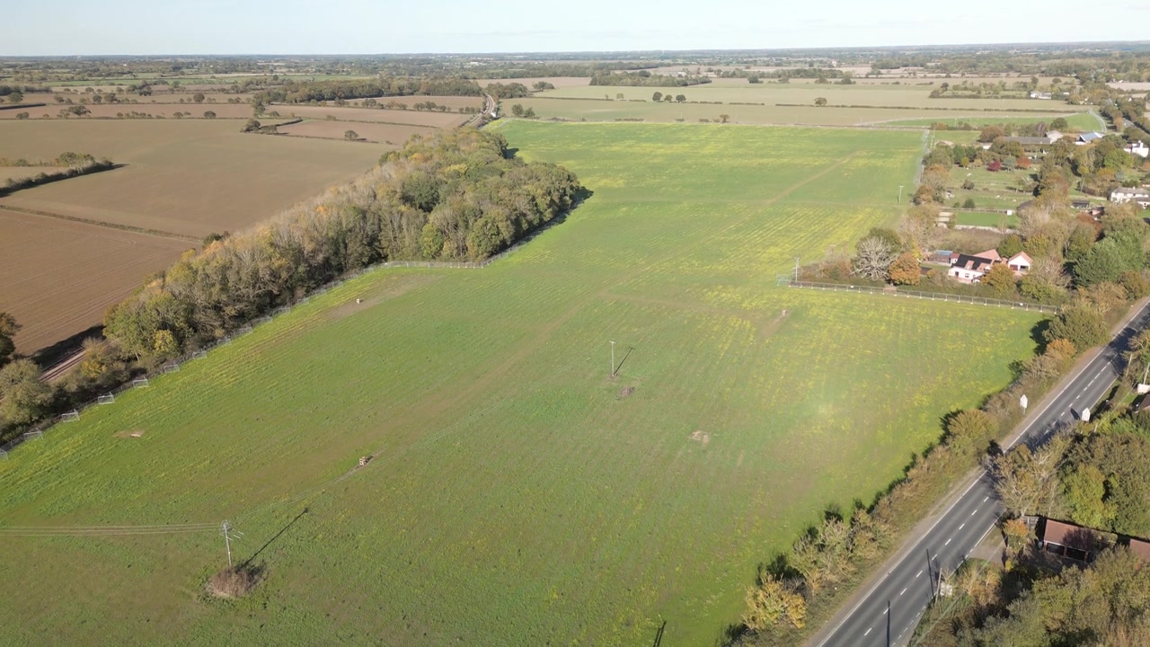 Sizewell C - 停车场提案地点 - Darsham - 萨福克 - 英国（镜头向上移动）视频素材画面3