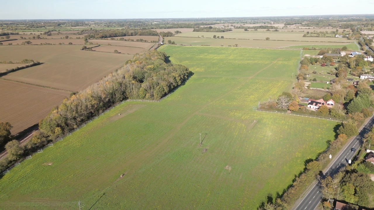 Sizewell C - 停车场提案地点 - Darsham - 萨福克 - 英国（镜头向上移动）视频素材画面4