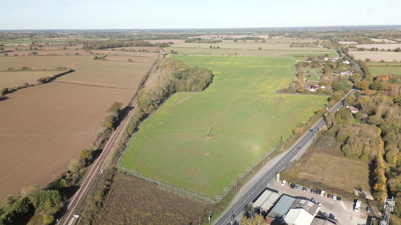 Sizewell C - 停车场提案地点 - Darsham - 萨福克 - 英国（向右跟踪）视频素材画面2