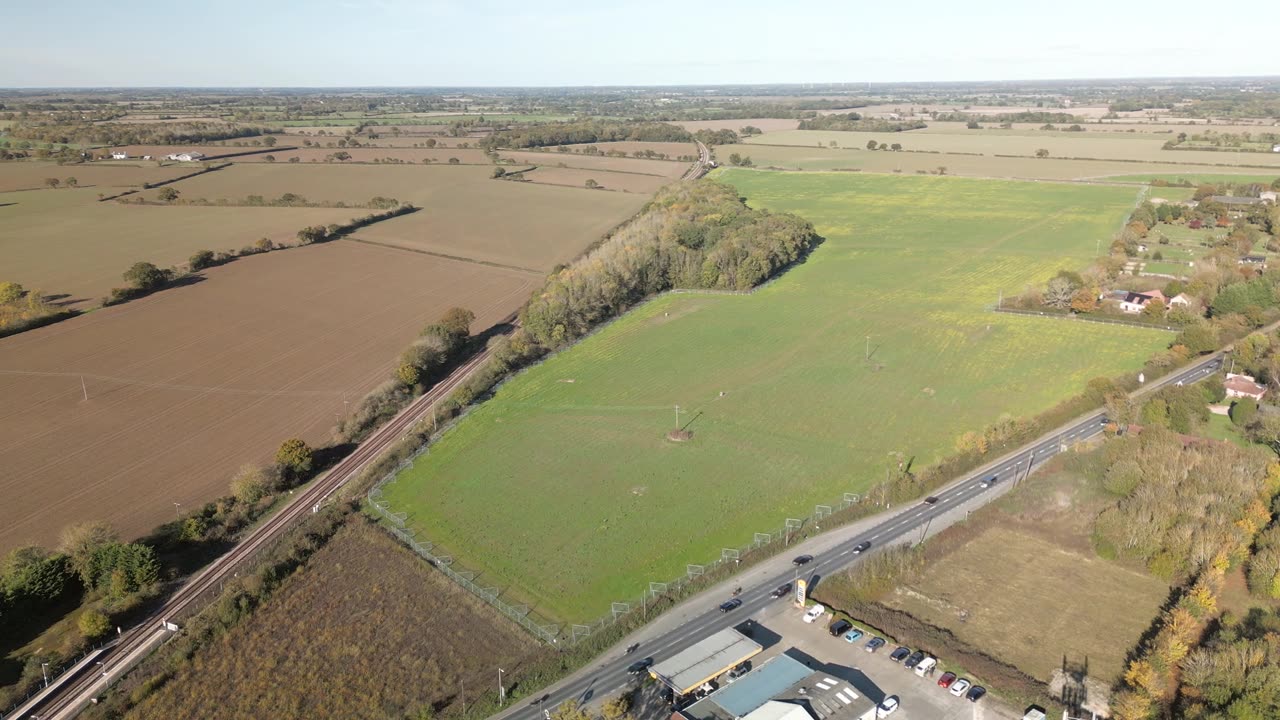 Sizewell C - 停车场提案地点 - Darsham - 萨福克 - 英国（向右跟踪）视频素材画面1