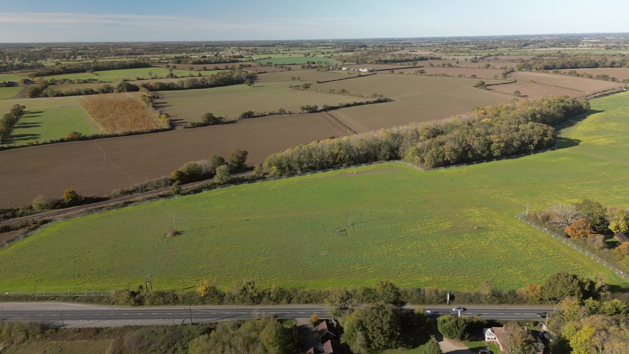 Sizewell C - 停车场提案地点 - Darsham - 萨福克 - 英国（向右跟踪）视频素材画面1