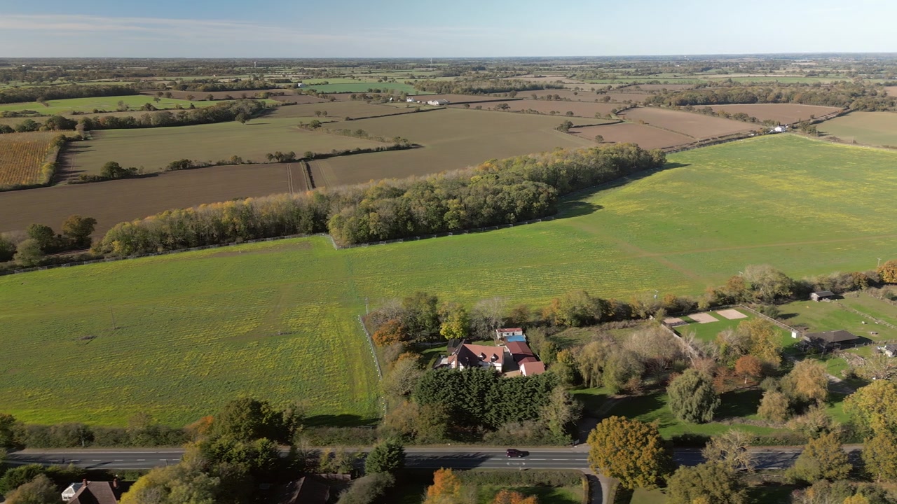 Sizewell C - 停车场提案地点 - Darsham - 萨福克 - 英国（向右跟踪）视频素材画面4