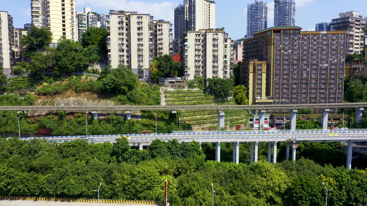 嘉陵江大桥、渝澳大桥、牛角沱立交桥、长江，重庆，中国，亚洲的航拍镜头。视频素材画面2